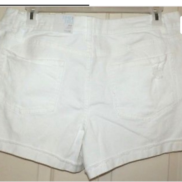 white jean shorts - Picture 3 of 7